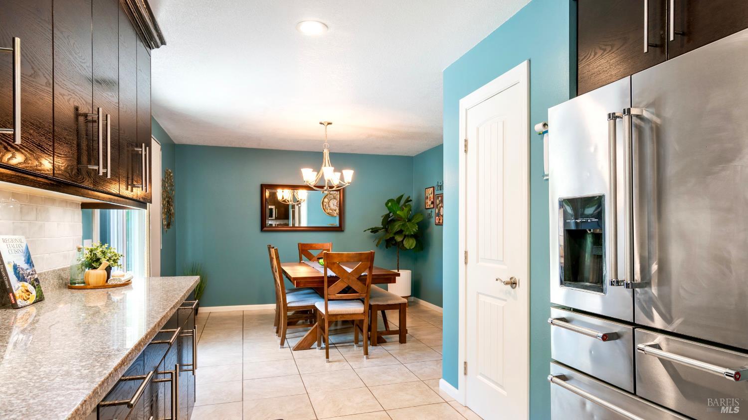 Detail Gallery Image 9 of 38 For 1523 Bruce Ct, Santa Rosa,  CA 95401 - 3 Beds | 2 Baths