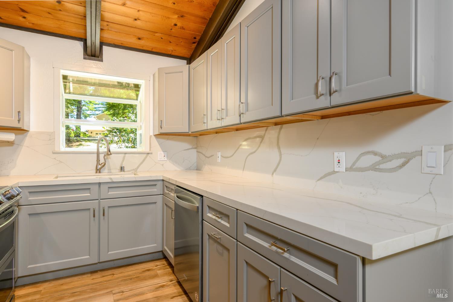 Detail Gallery Image 12 of 39 For 45270 Ocean View Ln, Gualala,  CA 95445 - 2 Beds | 1 Baths