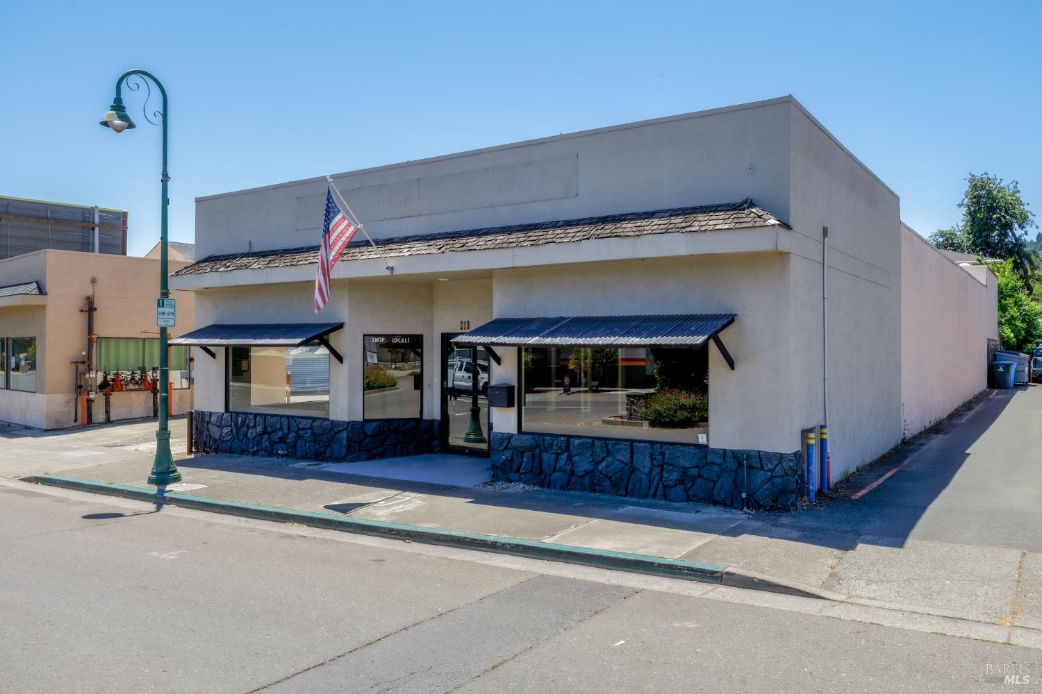 Detail Gallery Image 2 of 25 For 219 S Cloverdale Blvd, Cloverdale,  CA 95425 - – Beds | – Baths