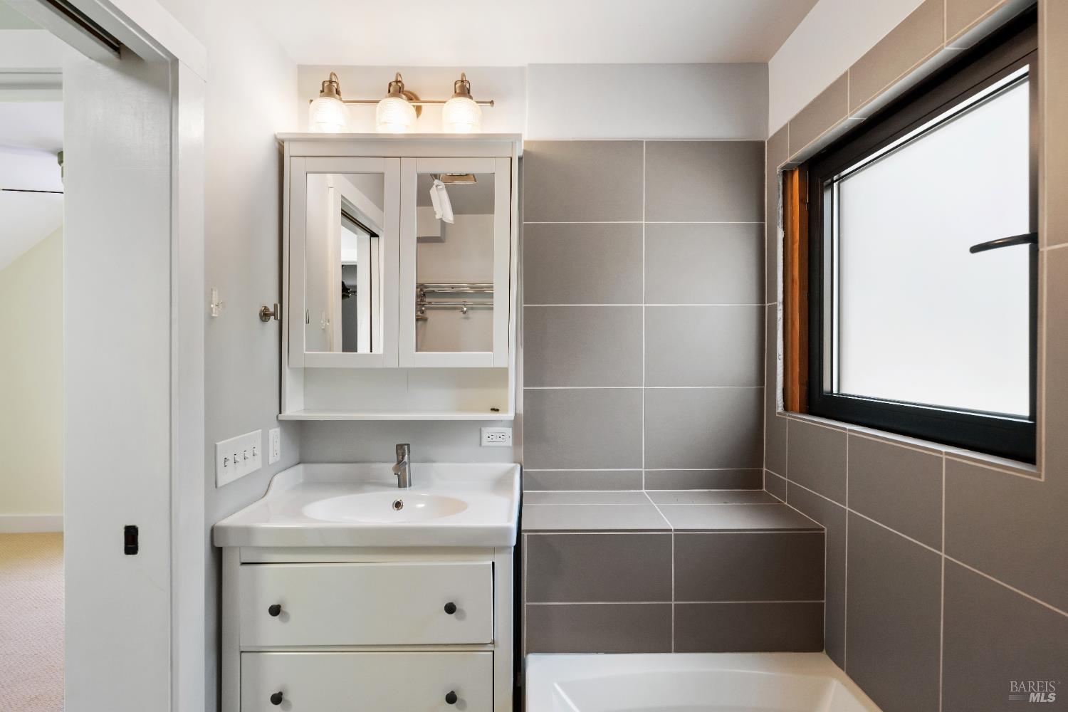 Detail Gallery Image 43 of 62 For 600 Miller Creek Rd, San Rafael,  CA 94903 - 3 Beds | 2/1 Baths