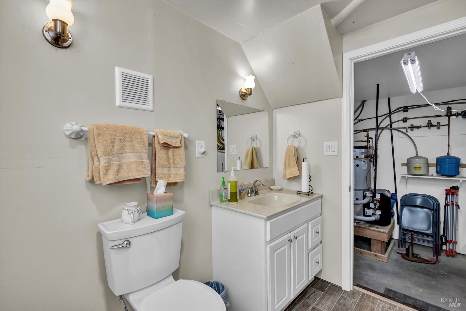 Detail Gallery Image 36 of 59 For 9474 Rockys Rd, Middletown,  CA 95461 - 2 Beds | 2/1 Baths