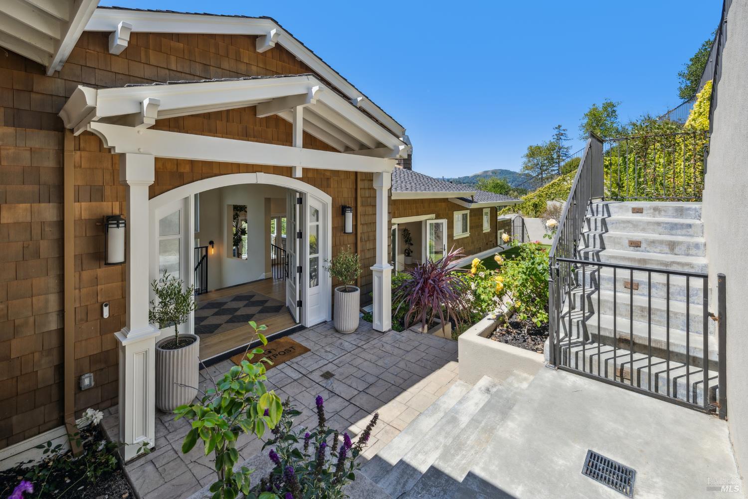 Detail Gallery Image 2 of 64 For 6 Live Oak Way, San Rafael,  CA 94901 - 4 Beds | 4/1 Baths