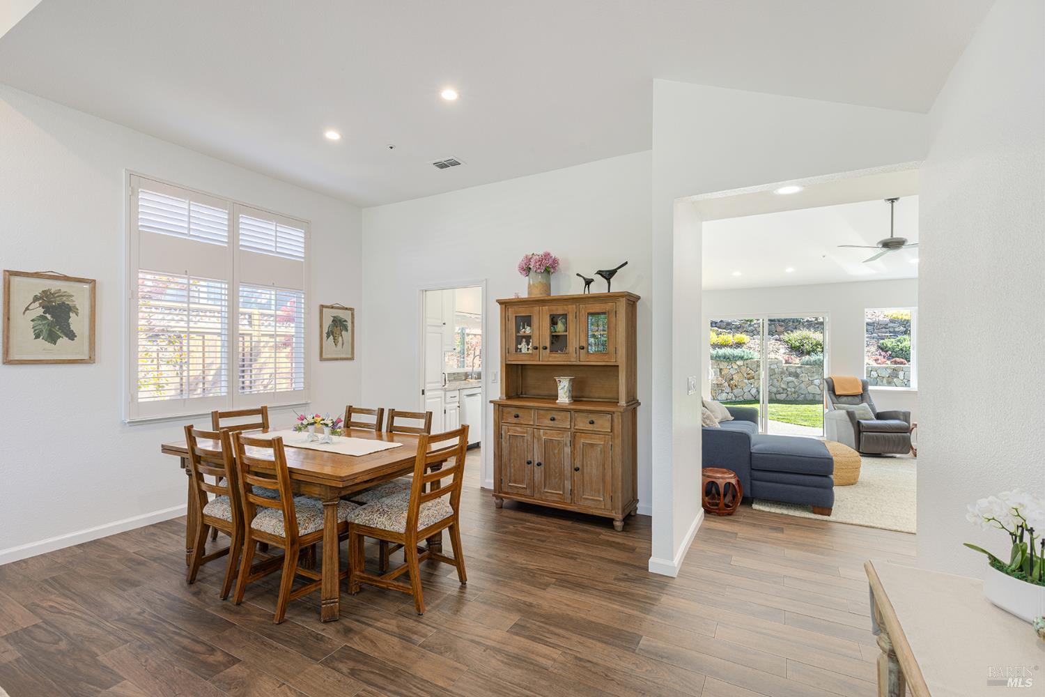 Detail Gallery Image 13 of 45 For 3336 Brittany Cir, Napa,  CA 94558 - 3 Beds | 2 Baths
