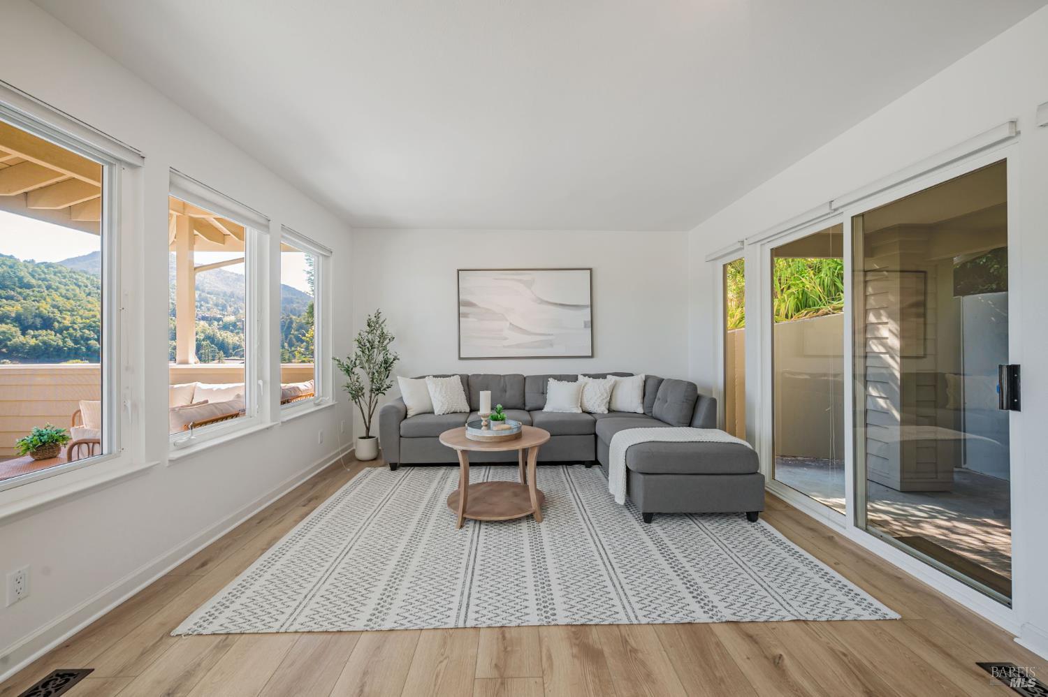 Detail Gallery Image 21 of 60 For 55 Tamalpais Rd, Kentfield,  CA 94904 - 4 Beds | 4 Baths