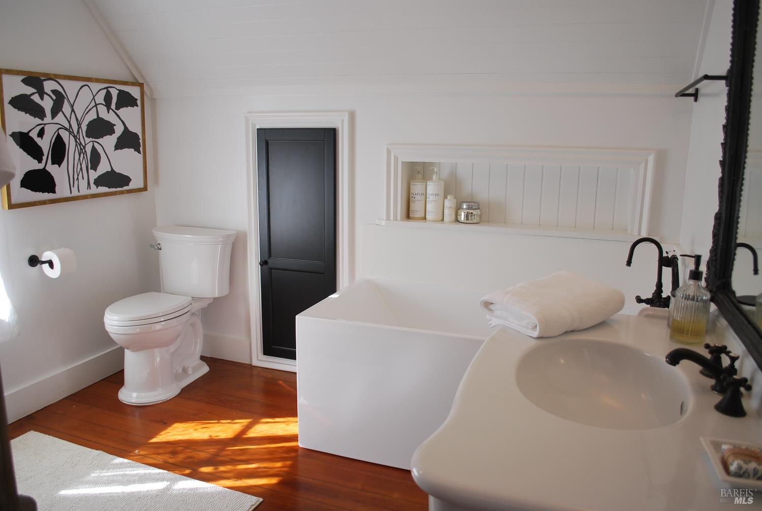 Detail Gallery Image 26 of 50 For 1801 Bodega Ave, Petaluma,  CA 94952 - 5 Beds | 2/1 Baths