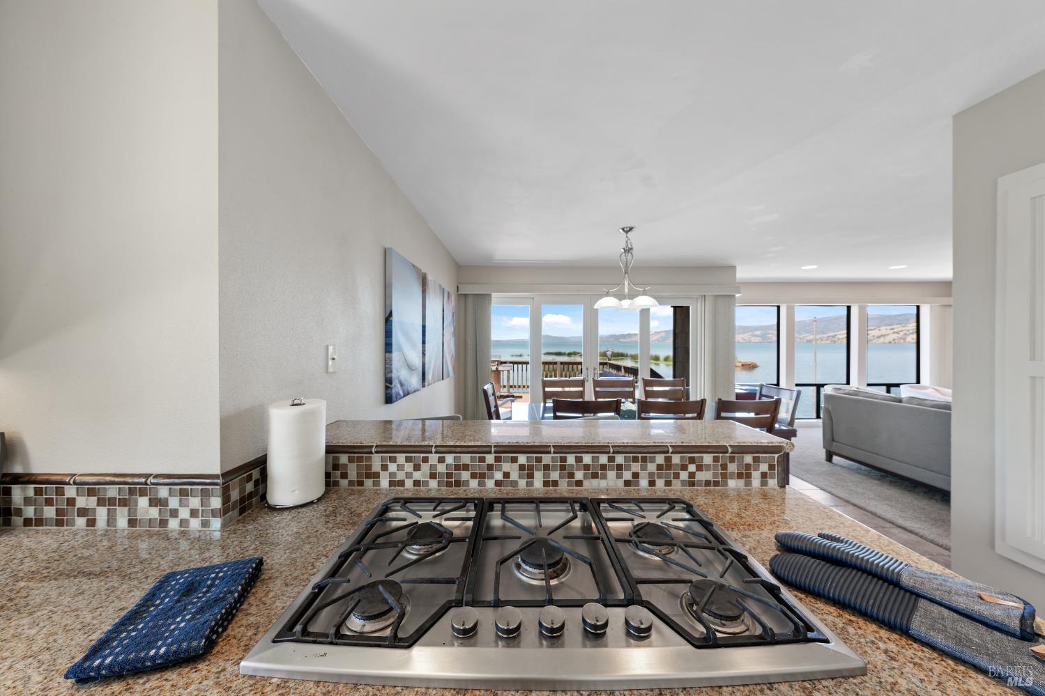 Detail Gallery Image 13 of 68 For 2998 Willow Rd, Kelseyville,  CA 95451 - 2 Beds | 2 Baths