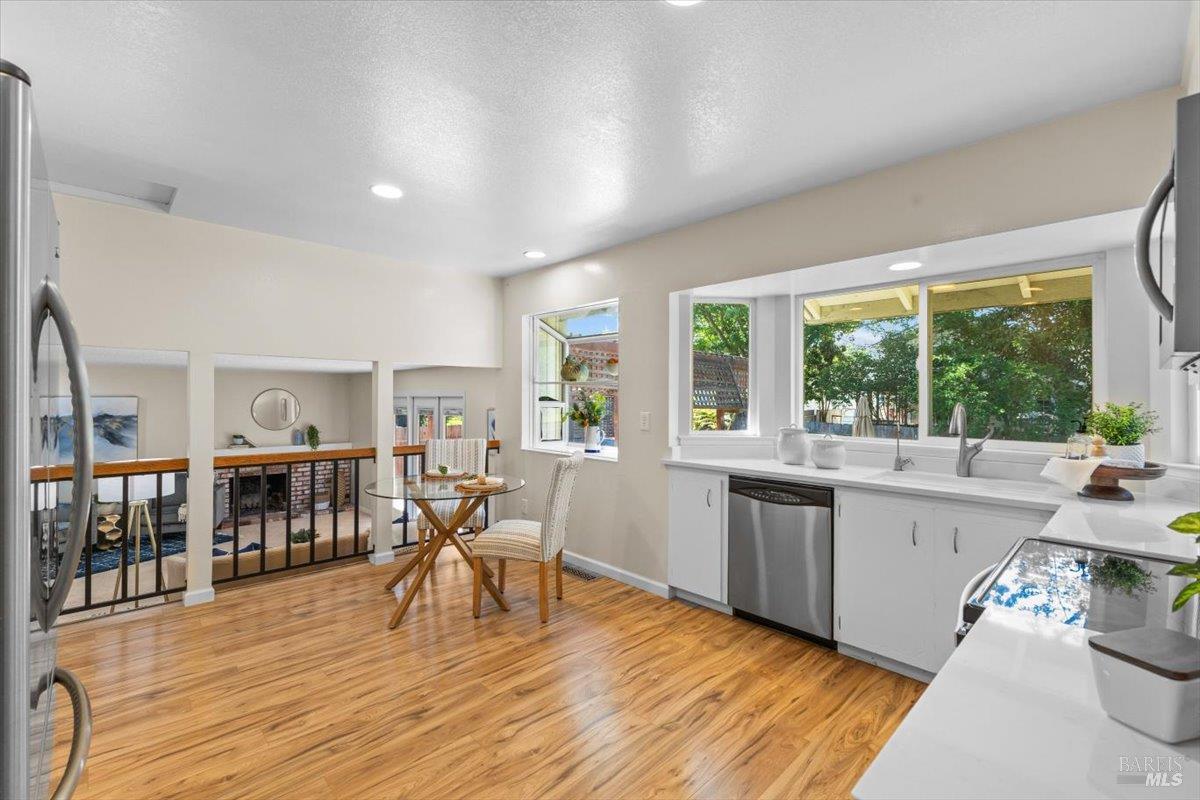 Detail Gallery Image 14 of 56 For 1503 Galaxy Ct, Rohnert Park,  CA 94928 - 4 Beds | 2/1 Baths