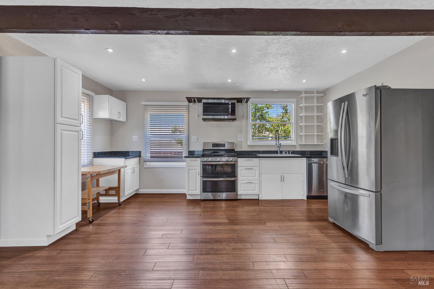 Detail Gallery Image 2 of 26 For 600 Buss Ave, Vallejo,  CA 94591 - 2 Beds | 1 Baths