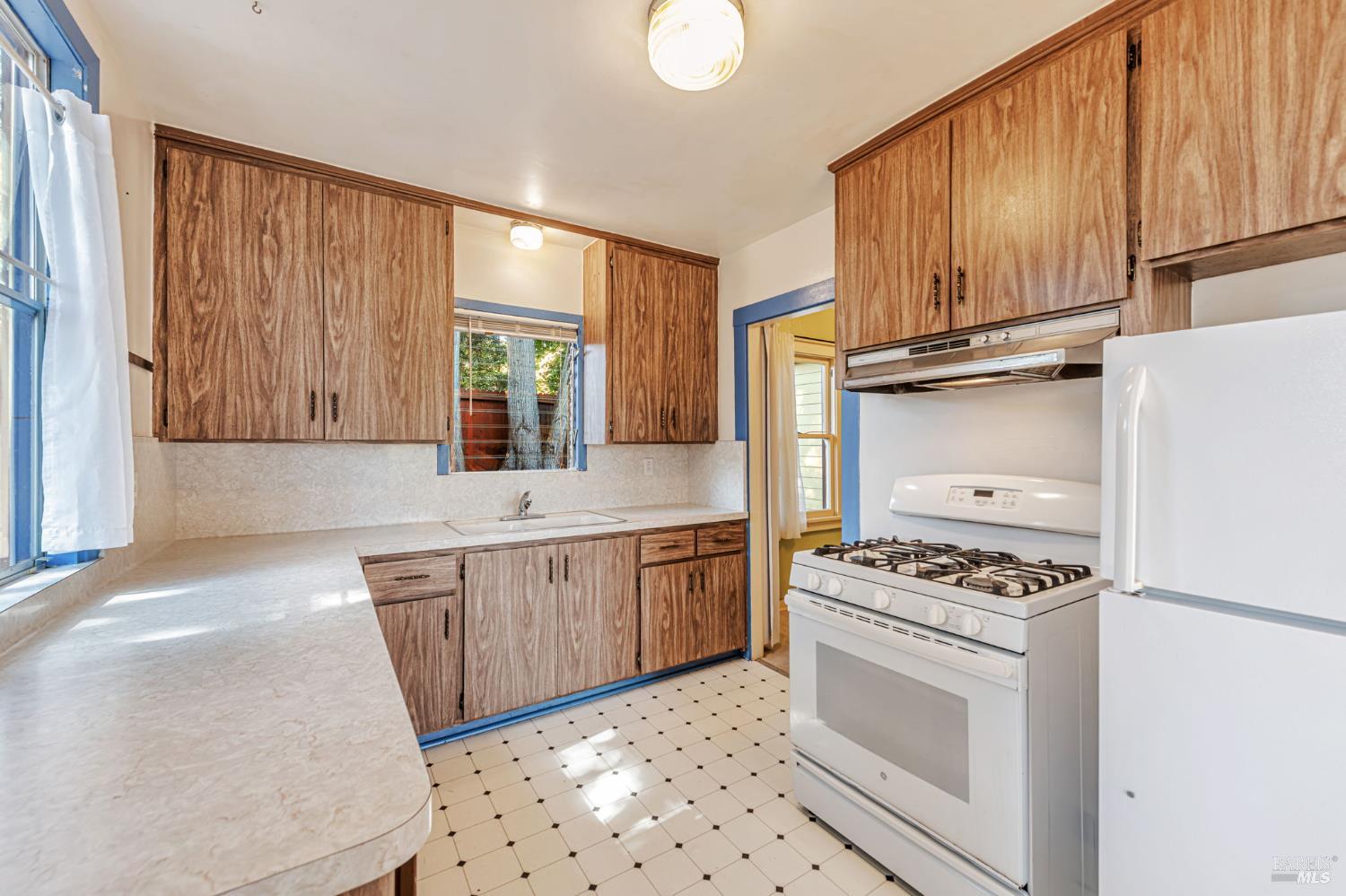 Detail Gallery Image 10 of 38 For 20 Laurel Ave, Petaluma,  CA 94952 - 2 Beds | 1 Baths