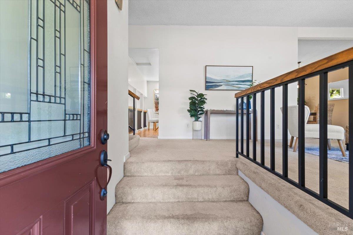 Detail Gallery Image 5 of 56 For 1503 Galaxy Ct, Rohnert Park,  CA 94928 - 4 Beds | 2/1 Baths