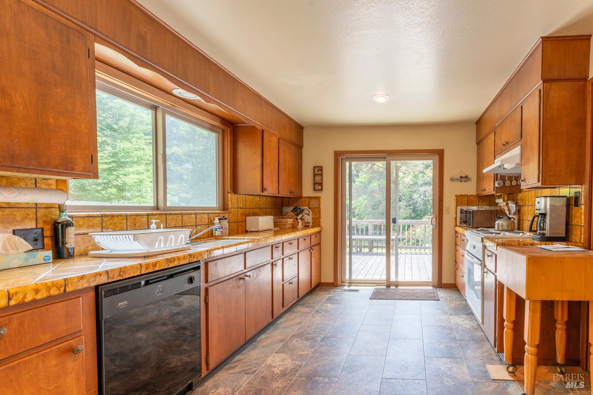 Detail Gallery Image 21 of 30 For 31775 Pudding Creek Rd, Fort Bragg,  CA 95437 - 2 Beds | 2 Baths