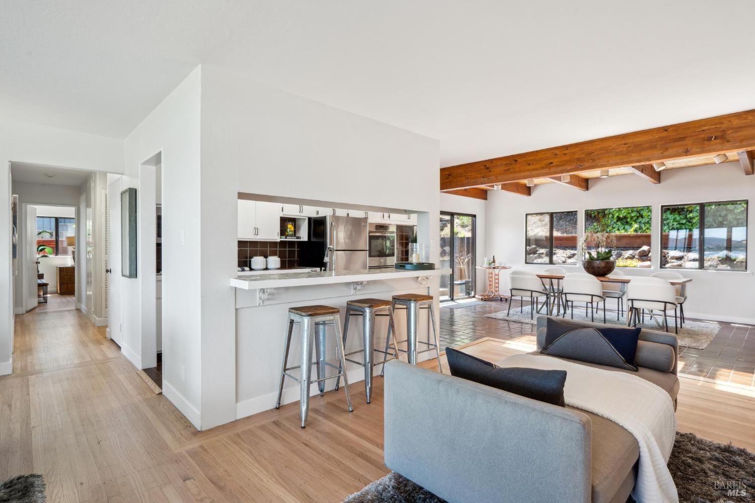 Detail Gallery Image 7 of 28 For 308 E Strawberry Dr, Mill Valley,  CA 94941 - 3 Beds | 2 Baths