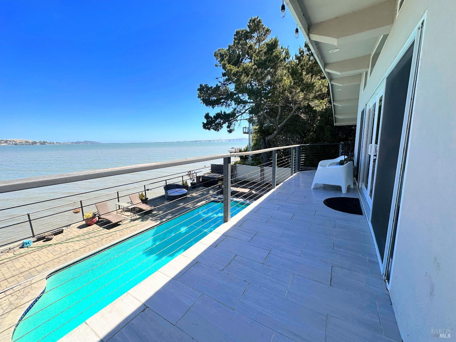 Detail Gallery Image 21 of 53 For 5148 E Paradise Dr, Corte Madera,  CA 94925 - 5 Beds | 5 Baths