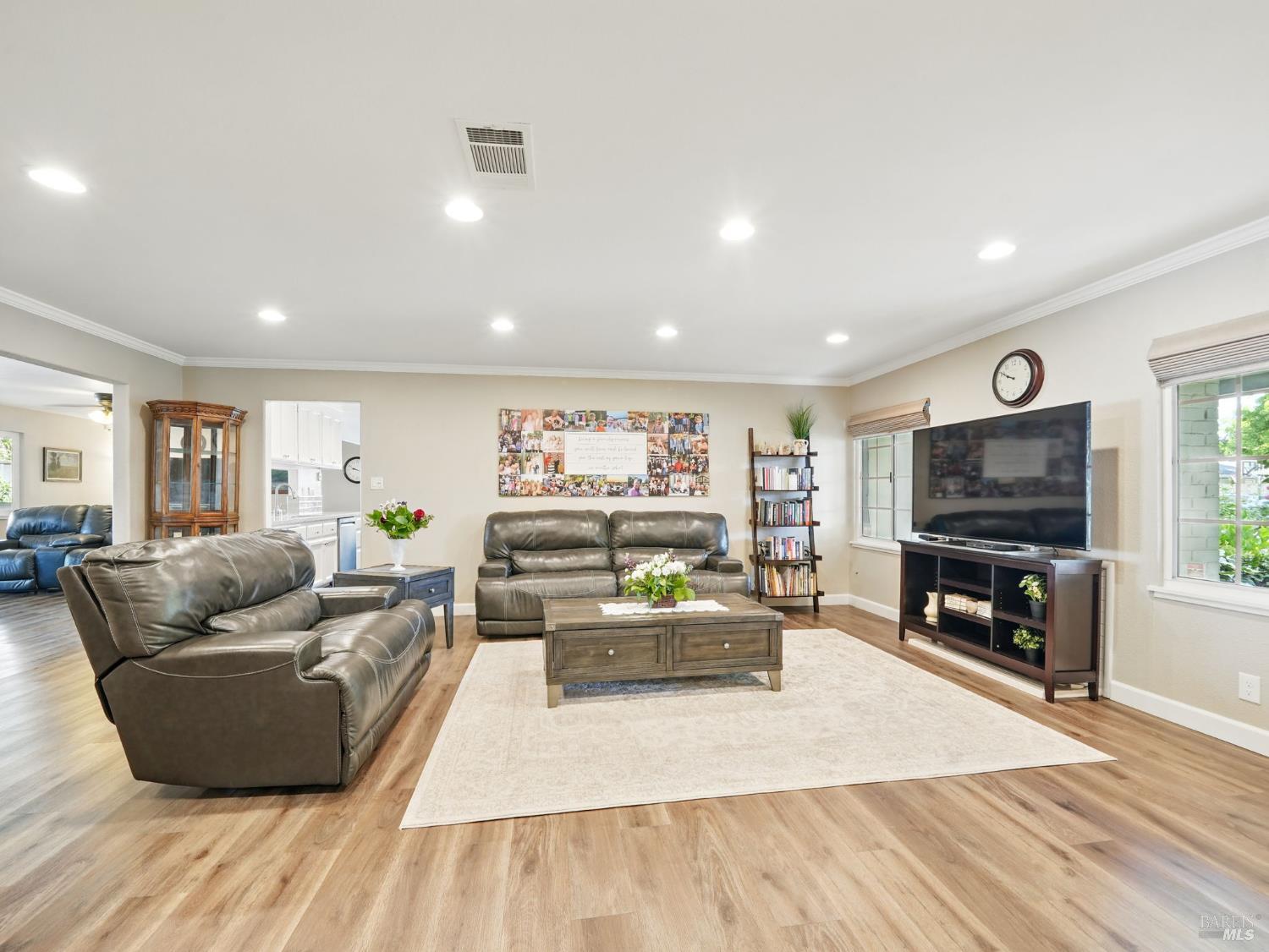 Detail Gallery Image 5 of 52 For 1233 Lincoln St, Fairfield,  CA 94533 - 4 Beds | 3 Baths