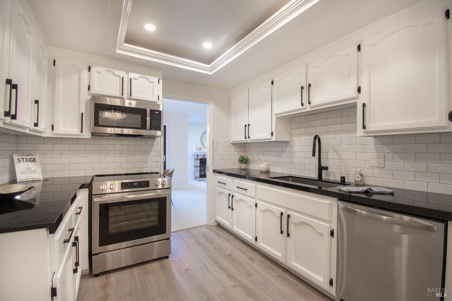 Detail Gallery Image 14 of 51 For 1986 Larchmont Cir, Fairfield,  CA 94534 - 3 Beds | 2/1 Baths
