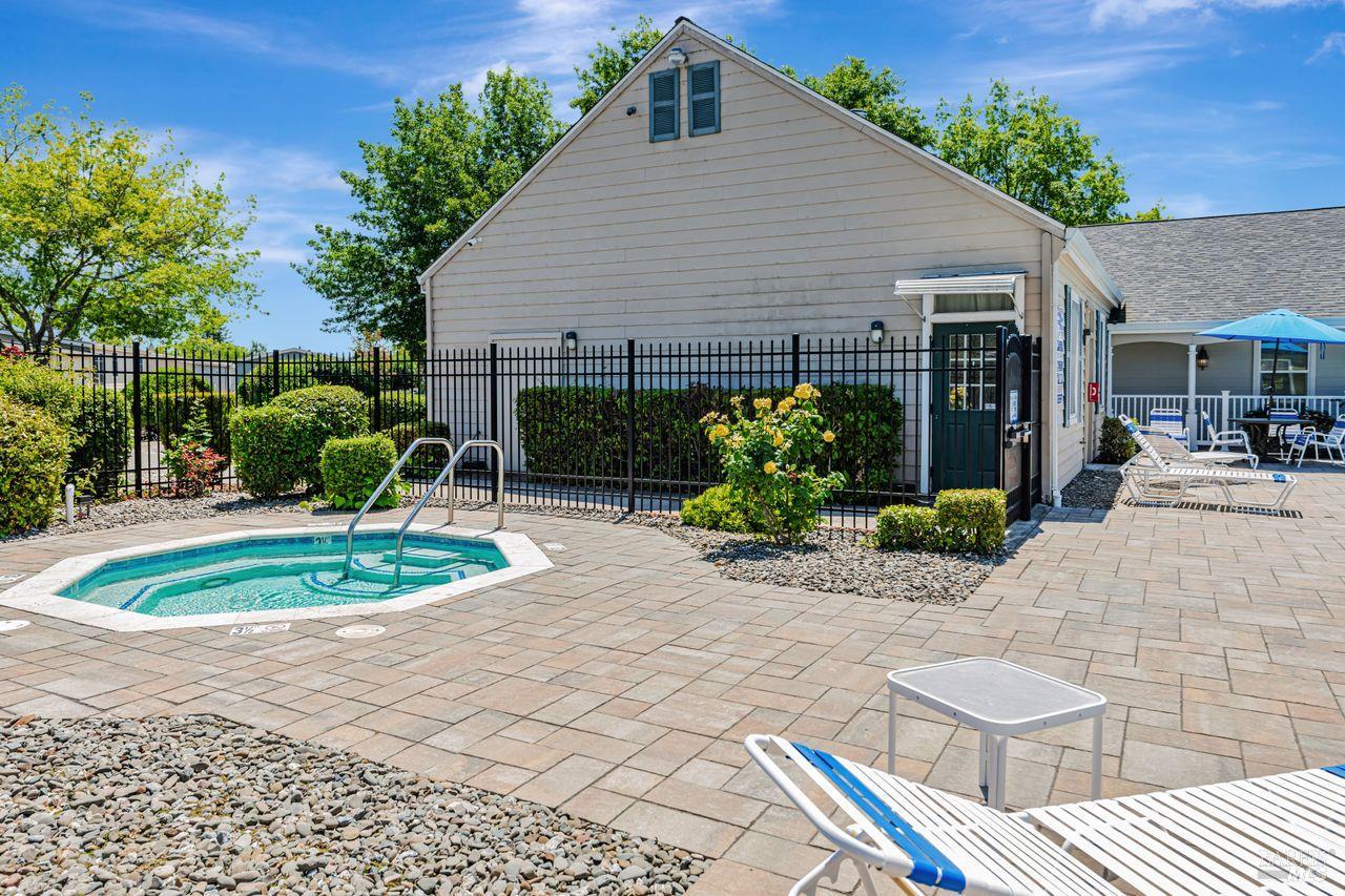 Detail Gallery Image 14 of 52 For 1955 Pinercrest Dr 227, Sonoma,  CA 95403 - 2 Beds | 2 Baths