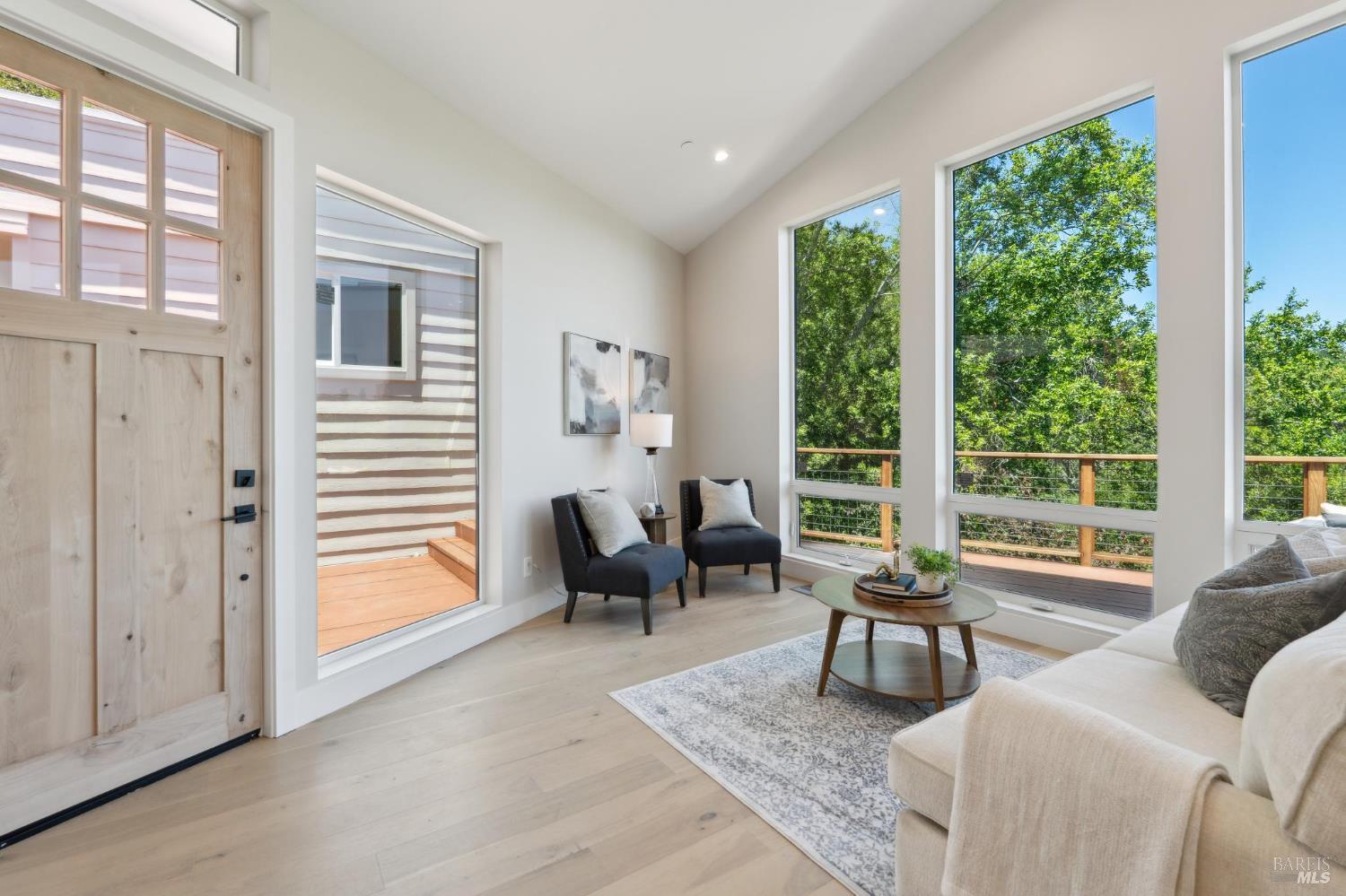 Detail Gallery Image 9 of 56 For 745 Redwood Rd, San Anselmo,  CA 94960 - 4 Beds | 3/1 Baths