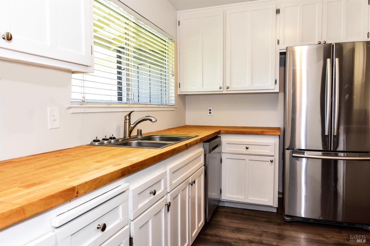 Detail Gallery Image 11 of 28 For 17884 San Carlos Dr, Sonoma,  CA 95476 - 4 Beds | 2 Baths