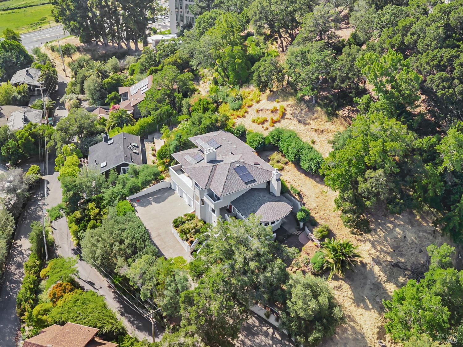 Detail Gallery Image 55 of 60 For 55 Tamalpais Rd, Kentfield,  CA 94904 - 4 Beds | 4 Baths