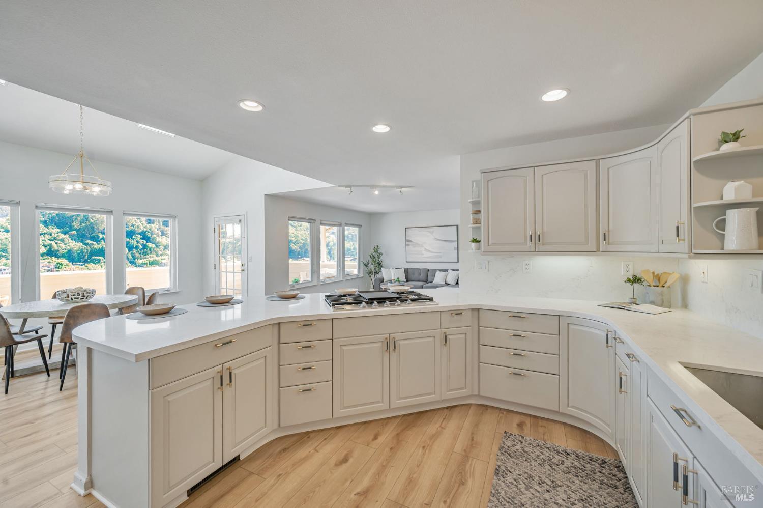 Detail Gallery Image 15 of 60 For 55 Tamalpais Rd, Kentfield,  CA 94904 - 4 Beds | 4 Baths