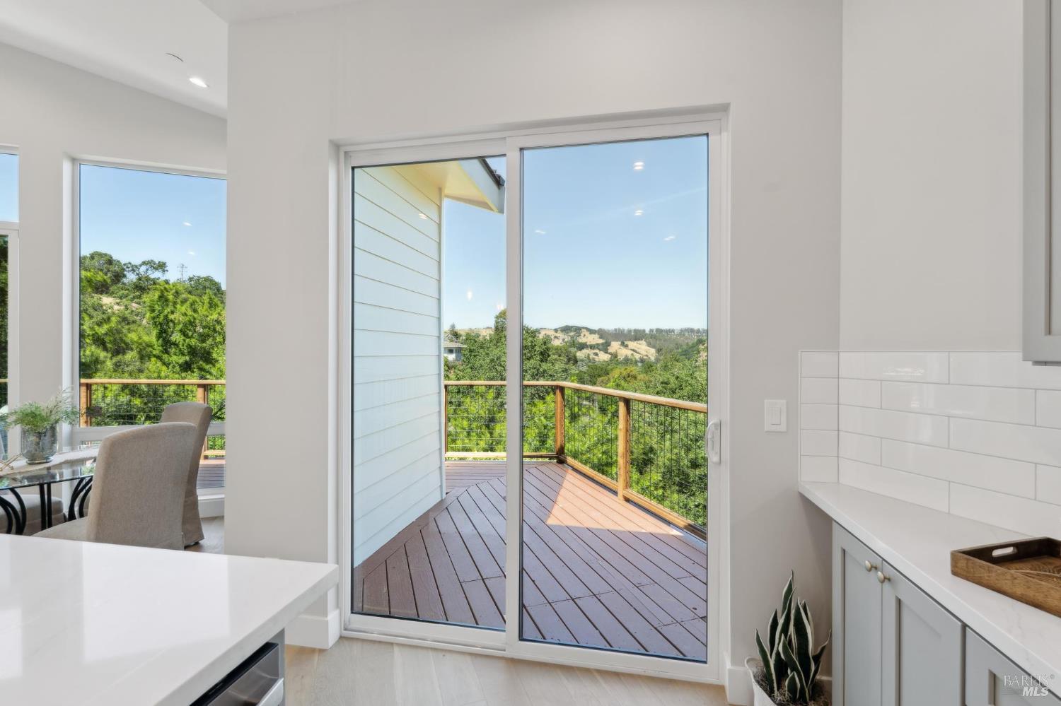 Detail Gallery Image 19 of 56 For 745 Redwood Rd, San Anselmo,  CA 94960 - 4 Beds | 3/1 Baths