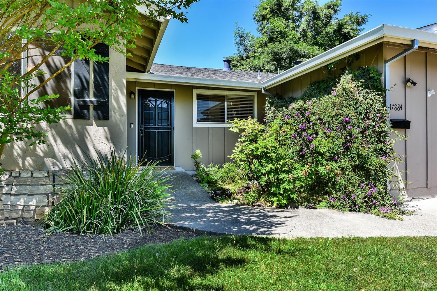 Detail Gallery Image 1 of 28 For 17884 San Carlos Dr, Sonoma,  CA 95476 - 4 Beds | 2 Baths