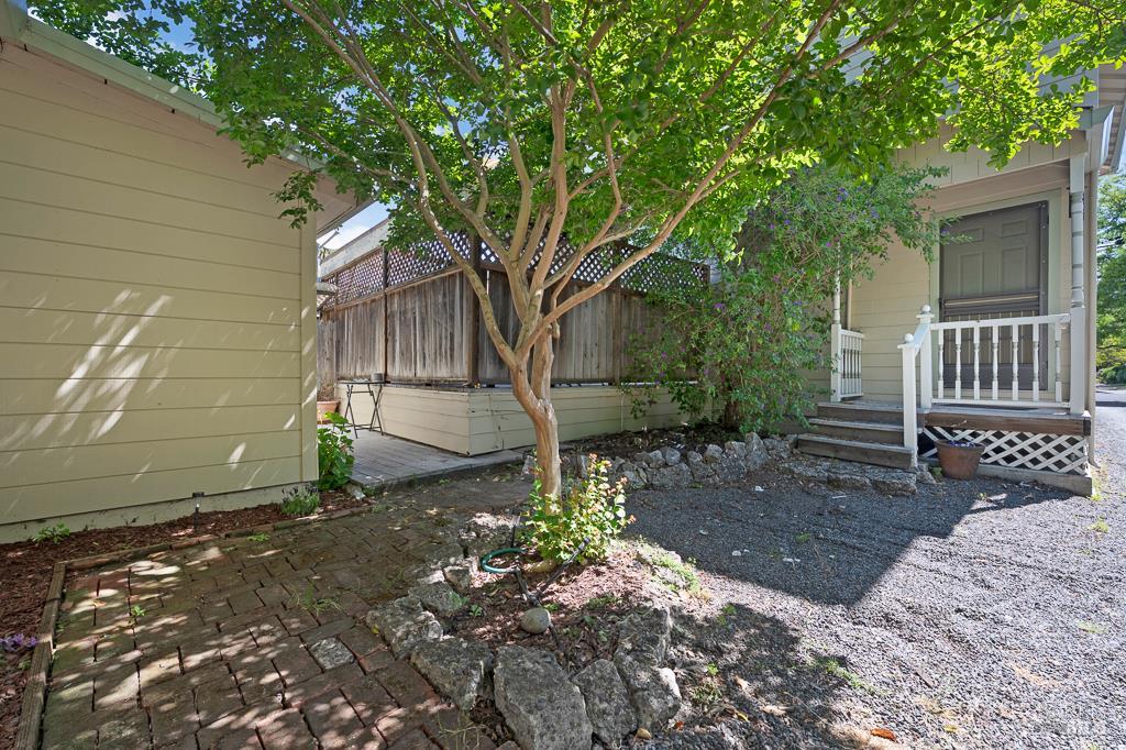 Detail Gallery Image 32 of 44 For 1237 Humboldt St, Santa Rosa,  CA 95404 - 3 Beds | 3/1 Baths