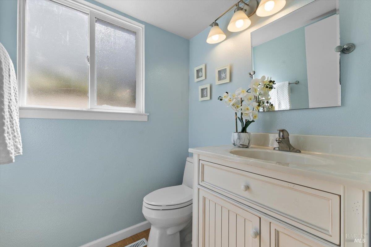 Detail Gallery Image 33 of 56 For 1503 Galaxy Ct, Rohnert Park,  CA 94928 - 4 Beds | 2/1 Baths