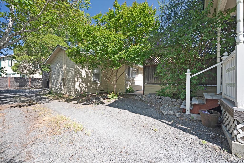 Detail Gallery Image 31 of 44 For 1237 Humboldt St, Santa Rosa,  CA 95404 - 3 Beds | 3/1 Baths