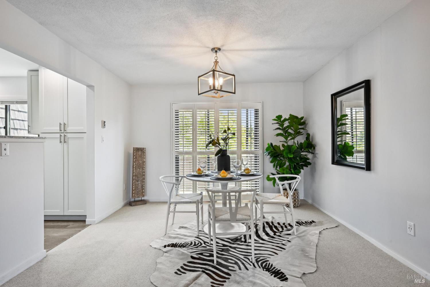 Detail Gallery Image 13 of 54 For 239 Knollwood Dr, San Rafael,  CA 94901 - 2 Beds | 2/1 Baths