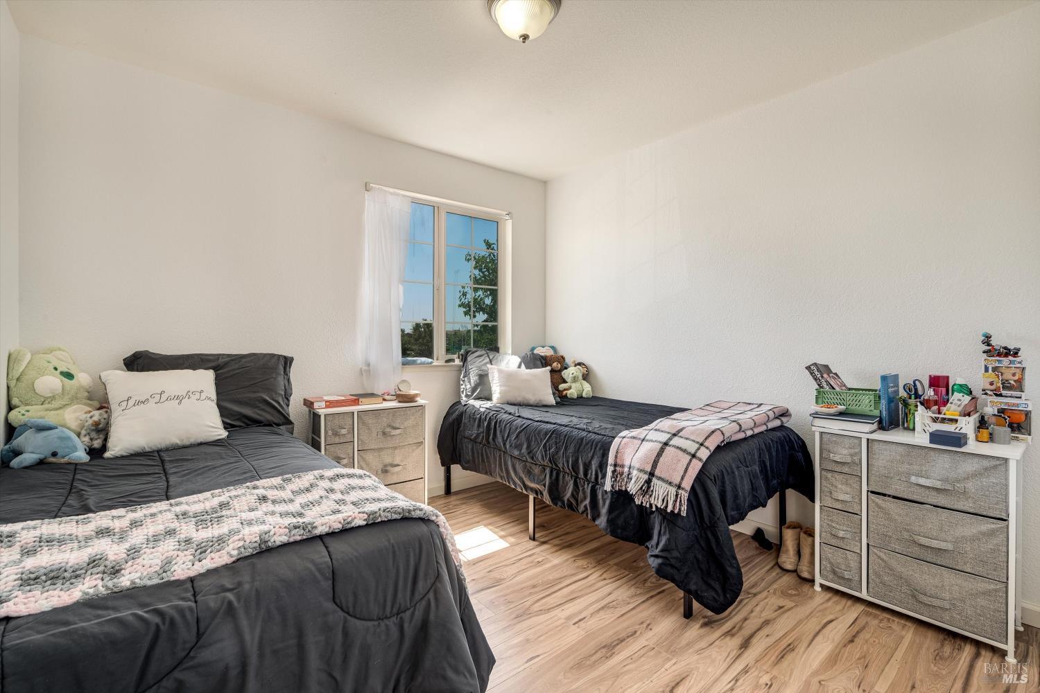 Detail Gallery Image 18 of 31 For 236 Cogburn Way, Vacaville,  CA 95687 - 5 Beds | 2/1 Baths