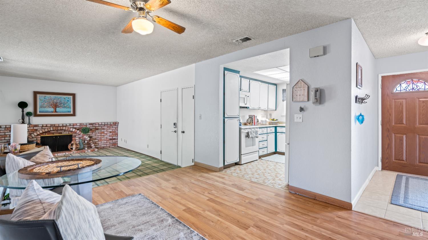 Detail Gallery Image 9 of 41 For 155 Midvale Dr, Vacaville,  CA 95687 - 4 Beds | 2 Baths