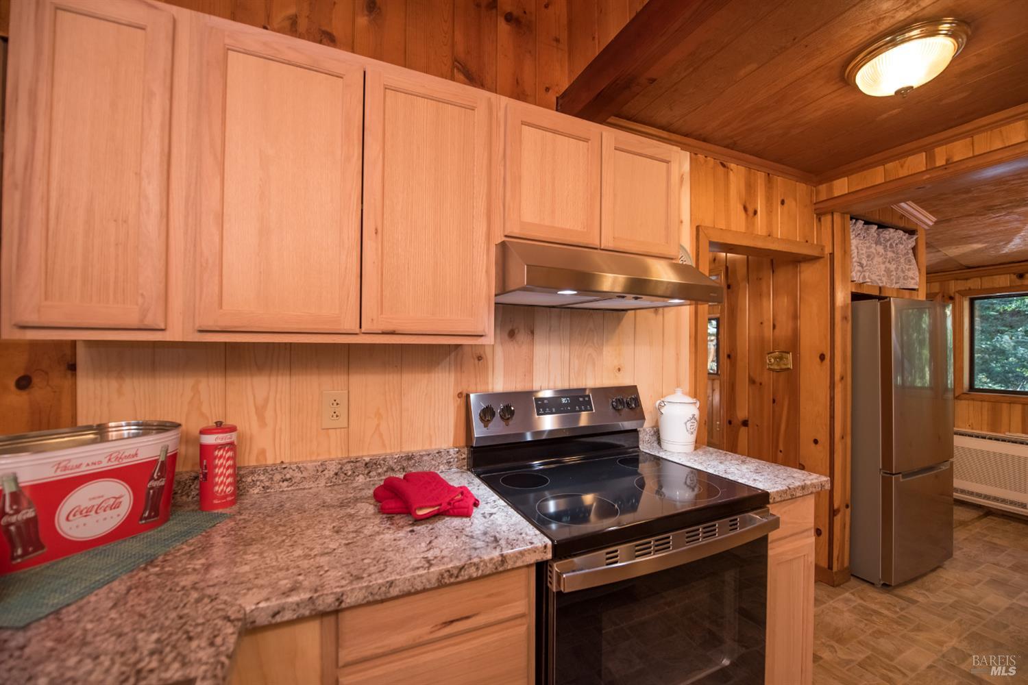 Detail Gallery Image 6 of 49 For 11917 Laurel Ave, Forestville,  CA 95436 - 3 Beds | 3 Baths
