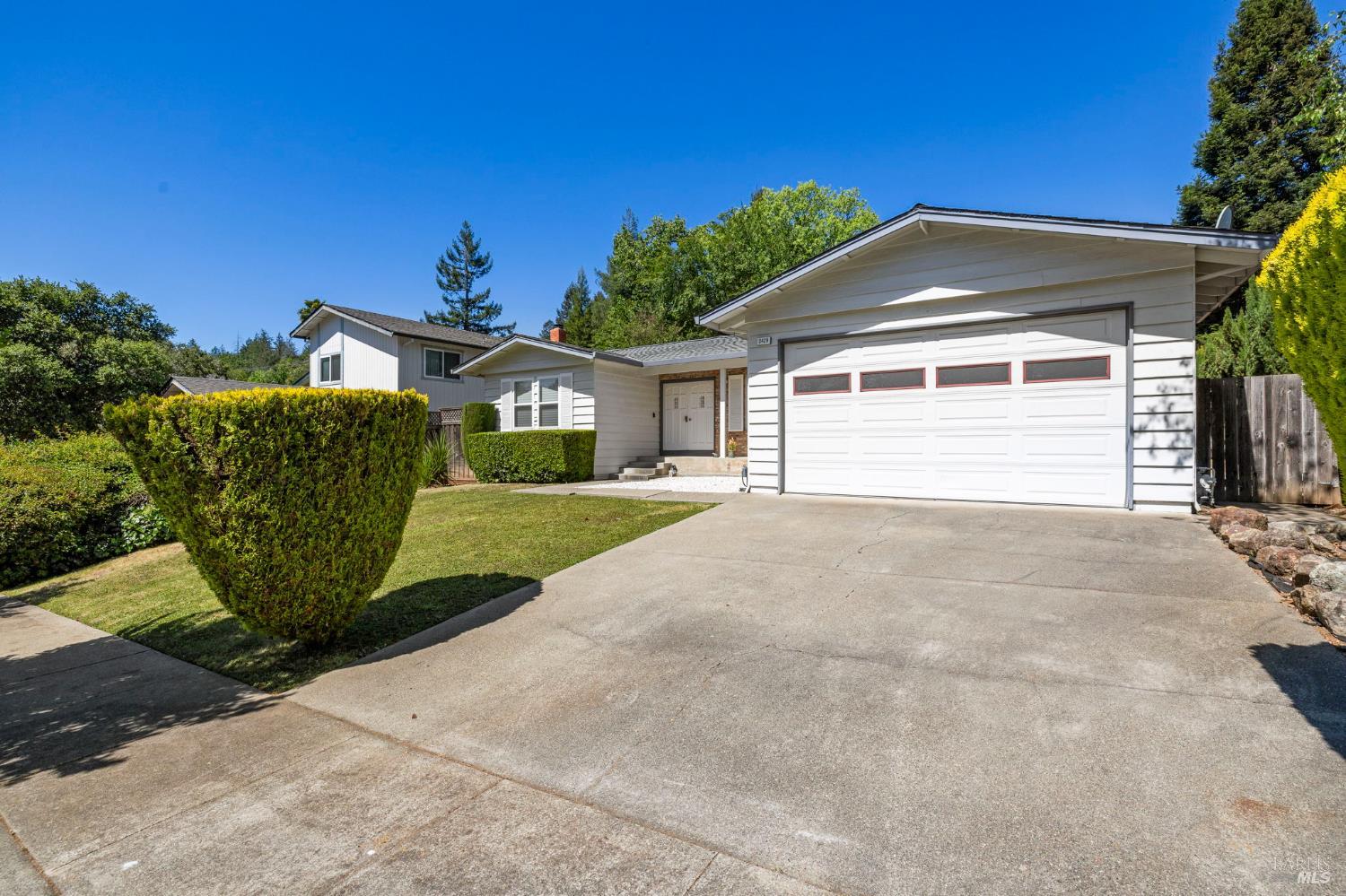 Detail Gallery Image 2 of 52 For 3429 Castlerock Ct, Santa Rosa,  CA 95404 - 4 Beds | 2 Baths