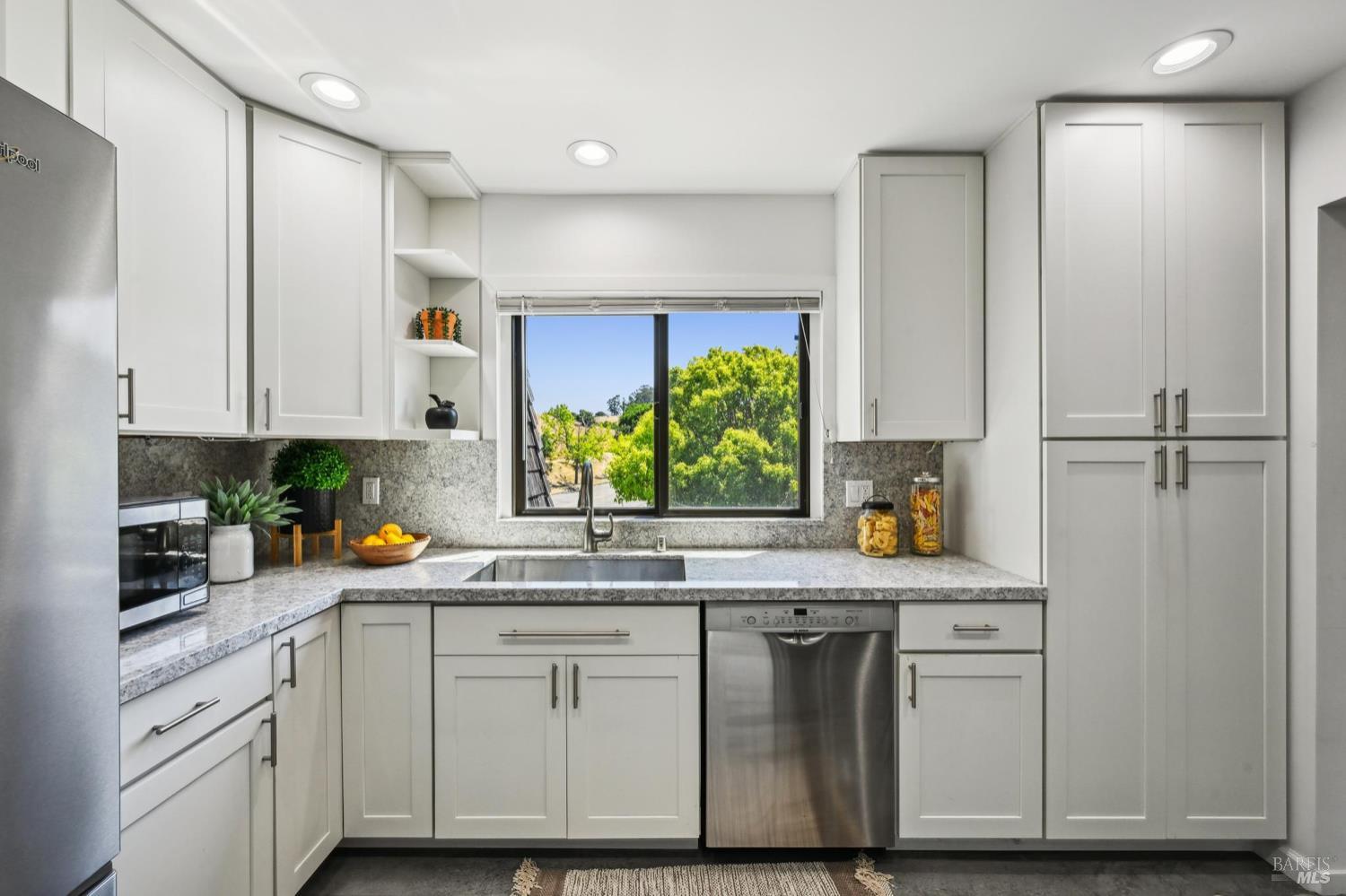 Detail Gallery Image 9 of 54 For 239 Knollwood Dr, San Rafael,  CA 94901 - 2 Beds | 2/1 Baths