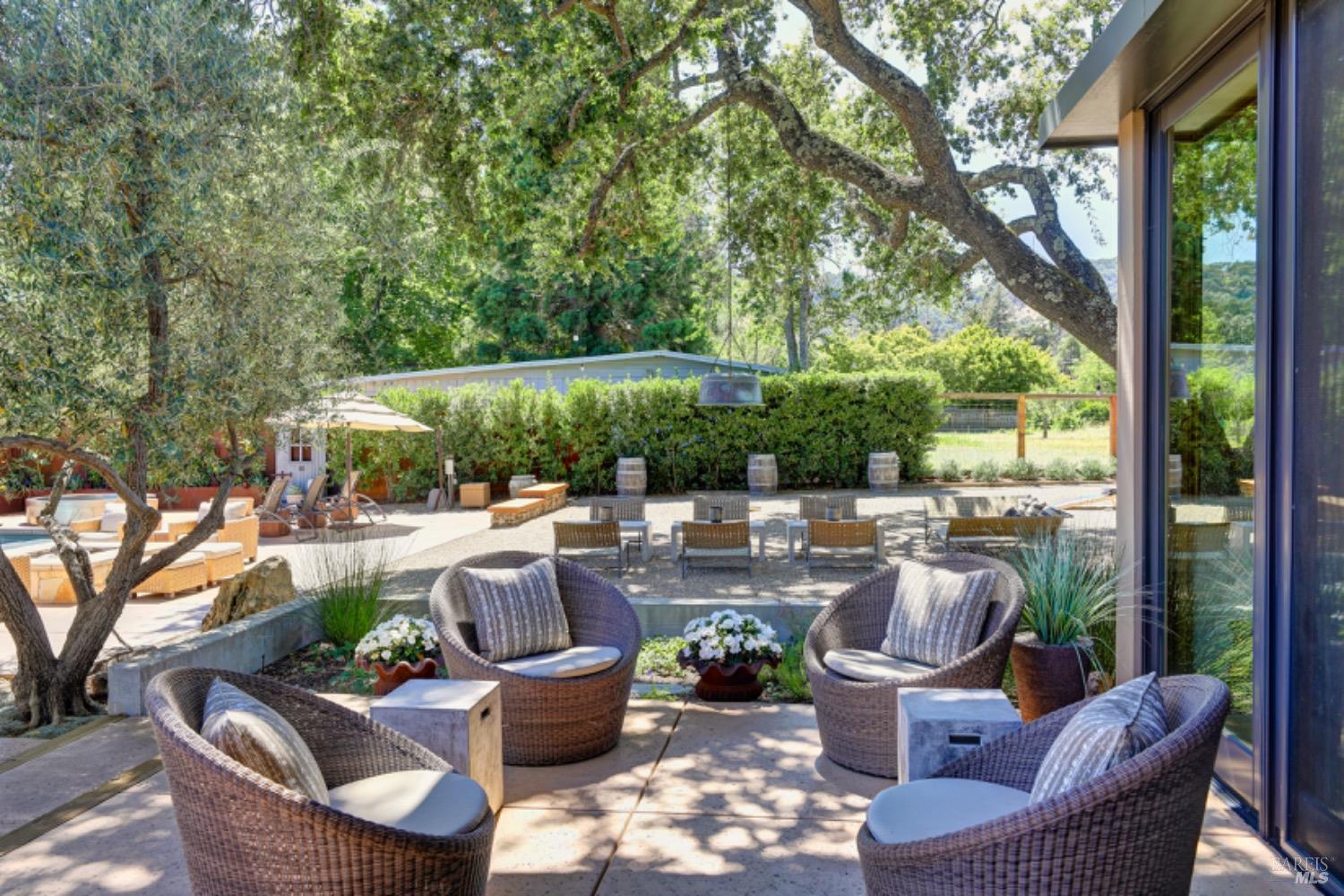 Detail Gallery Image 15 of 70 For 1067 Darms Ln, Napa,  CA 94558 - 5 Beds | 3 Baths