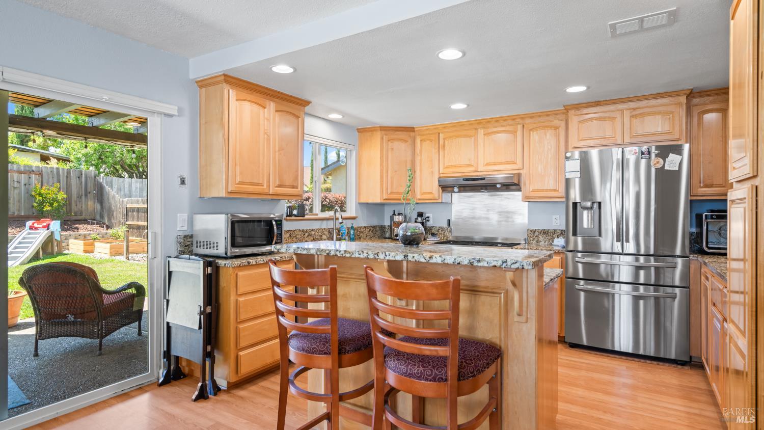 Detail Gallery Image 2 of 38 For 1192 Devonshire Dr, Vacaville,  CA 95687 - 4 Beds | 2/1 Baths