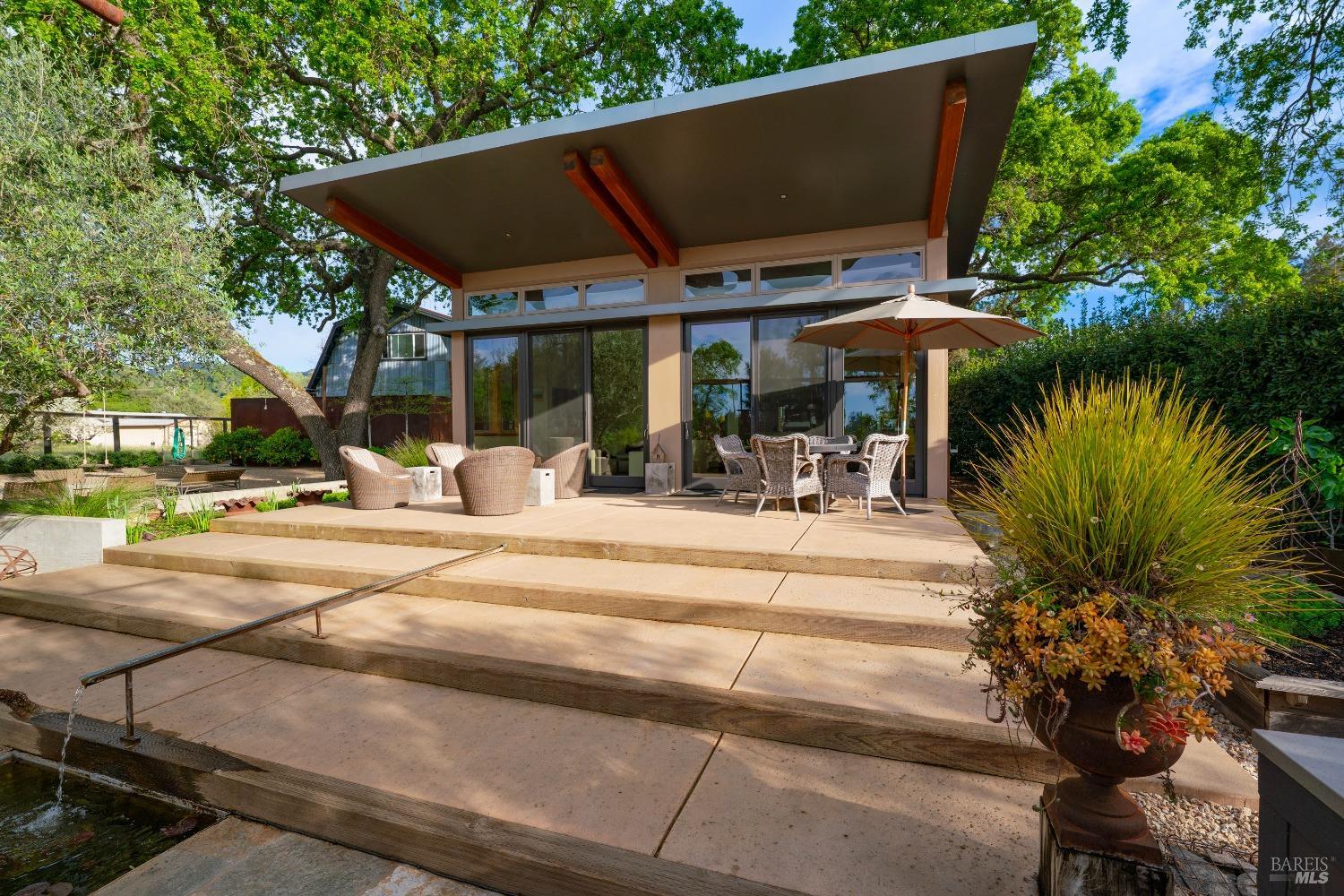 Detail Gallery Image 5 of 70 For 1067 Darms Ln, Napa,  CA 94558 - 5 Beds | 3 Baths