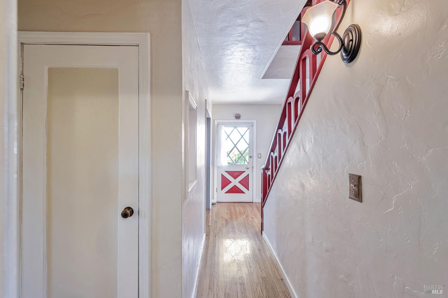 Detail Gallery Image 5 of 38 For 20 Laurel Ave, Petaluma,  CA 94952 - 2 Beds | 1 Baths