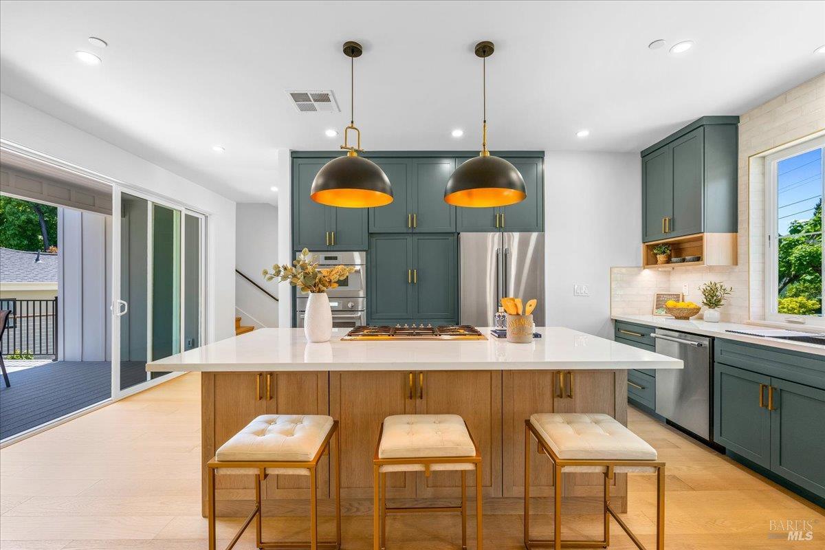 Detail Gallery Image 13 of 64 For 22 Cedar Ave, Kentfield,  CA 94904 - 5 Beds | 5 Baths