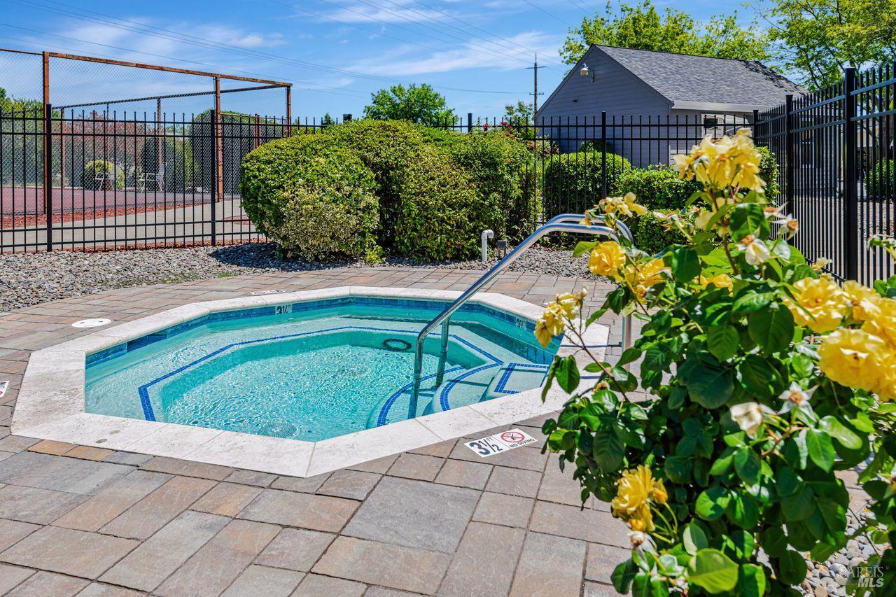 Detail Gallery Image 15 of 52 For 1955 Pinercrest Dr 227, Sonoma,  CA 95403 - 2 Beds | 2 Baths