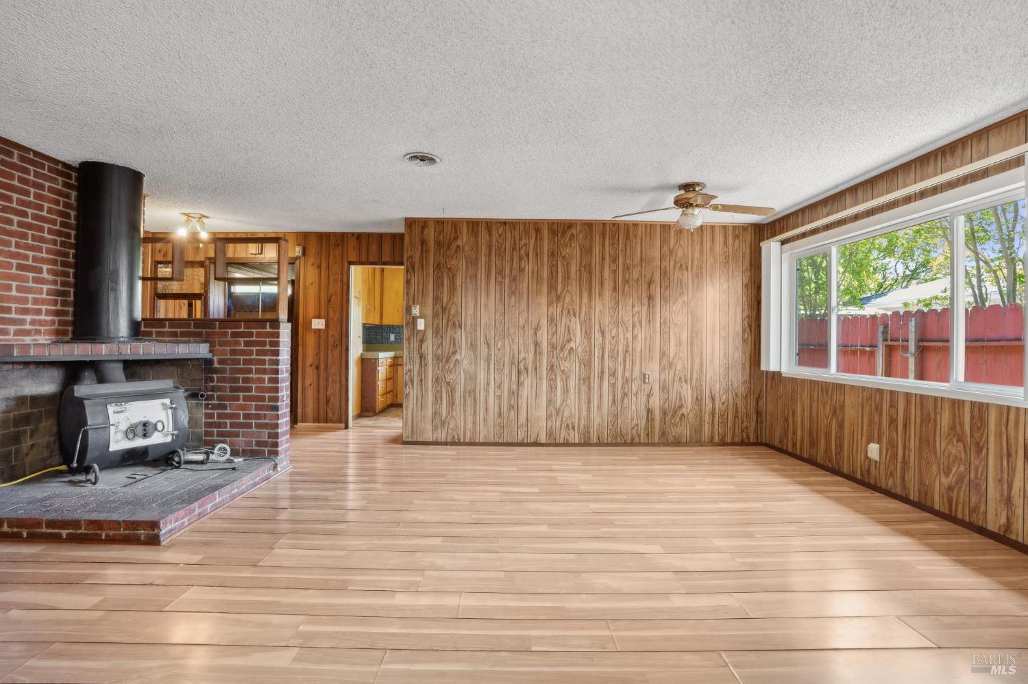 Detail Gallery Image 5 of 10 For 1205 Cambridge St, Novato,  CA 94947 - 3 Beds | 2 Baths