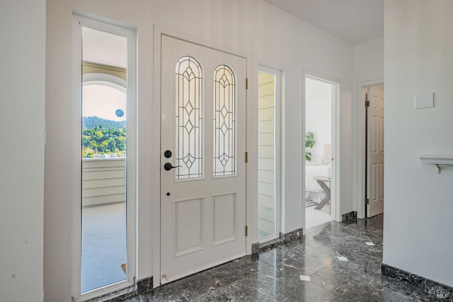 Detail Gallery Image 5 of 60 For 55 Tamalpais Rd, Kentfield,  CA 94904 - 4 Beds | 4 Baths