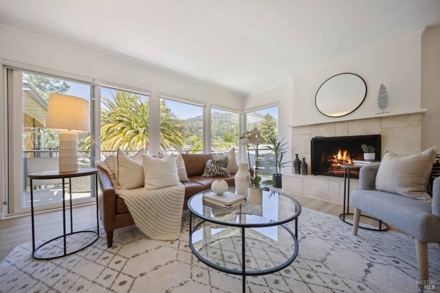 Detail Gallery Image 2 of 24 For 40 Redwood Ave, Corte Madera,  CA 94925 - 2 Beds | 2 Baths
