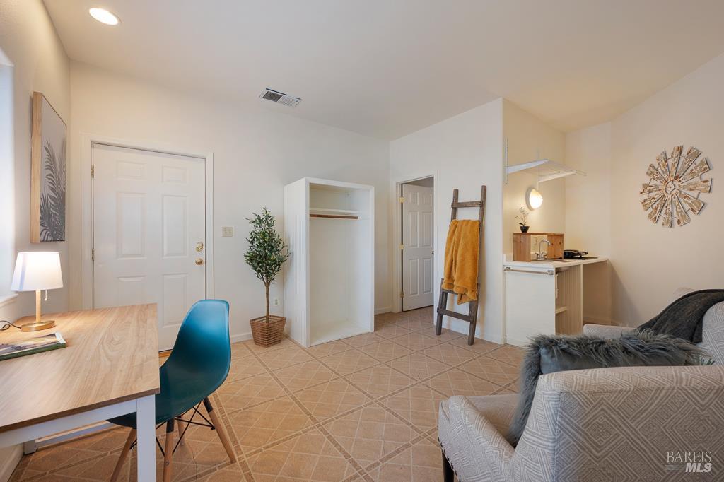 Detail Gallery Image 15 of 44 For 1237 Humboldt St, Santa Rosa,  CA 95404 - 3 Beds | 3/1 Baths