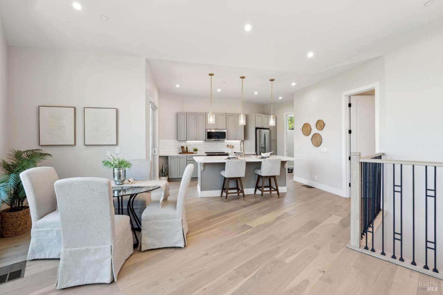 Detail Gallery Image 13 of 56 For 745 Redwood Rd, San Anselmo,  CA 94960 - 4 Beds | 3/1 Baths