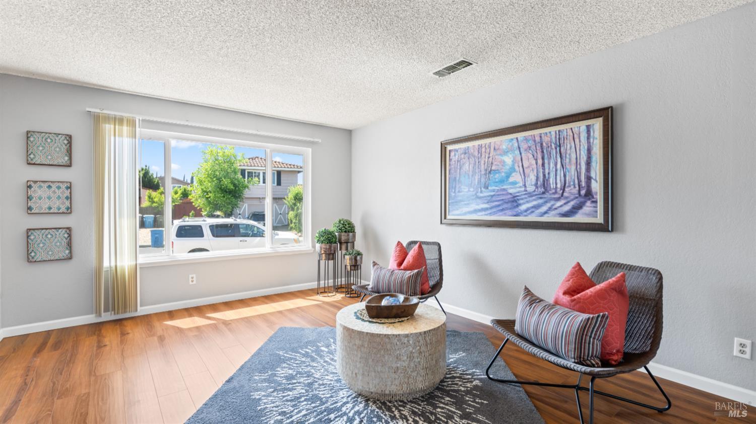 Detail Gallery Image 6 of 41 For 155 Midvale Dr, Vacaville,  CA 95687 - 4 Beds | 2 Baths