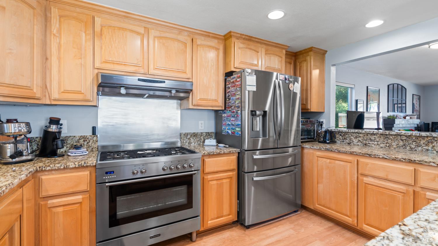 Detail Gallery Image 3 of 38 For 1192 Devonshire Dr, Vacaville,  CA 95687 - 4 Beds | 2/1 Baths