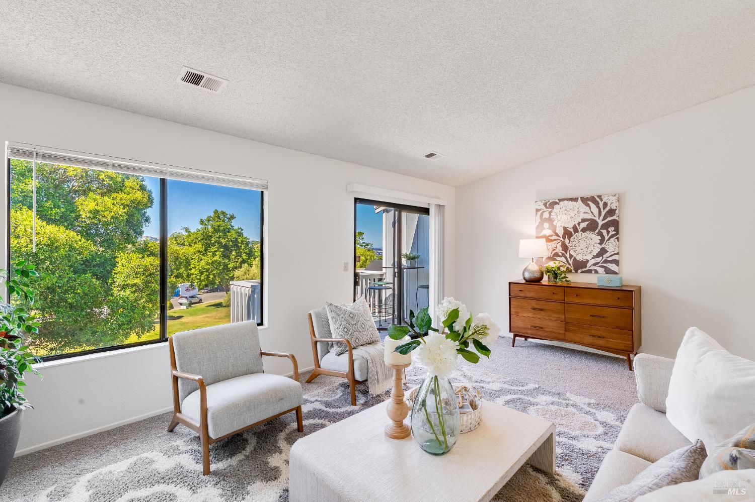 Detail Gallery Image 15 of 33 For 2000 Clearview Cir, Benicia,  CA 94510 - 3 Beds | 2/1 Baths