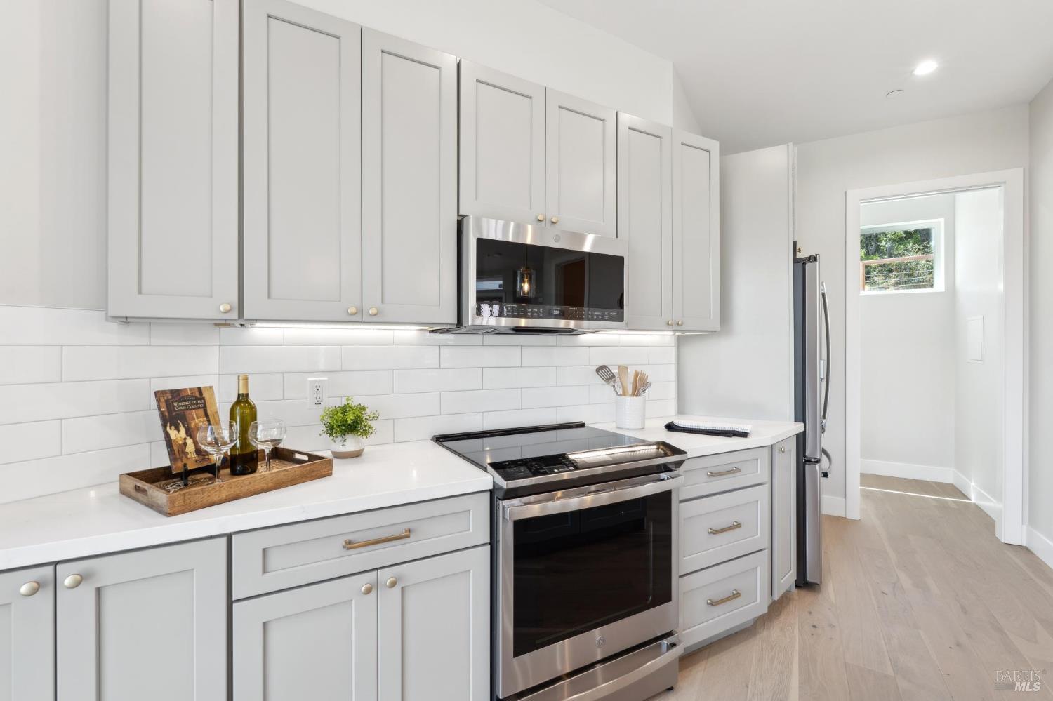 Detail Gallery Image 16 of 56 For 745 Redwood Rd, San Anselmo,  CA 94960 - 4 Beds | 3/1 Baths